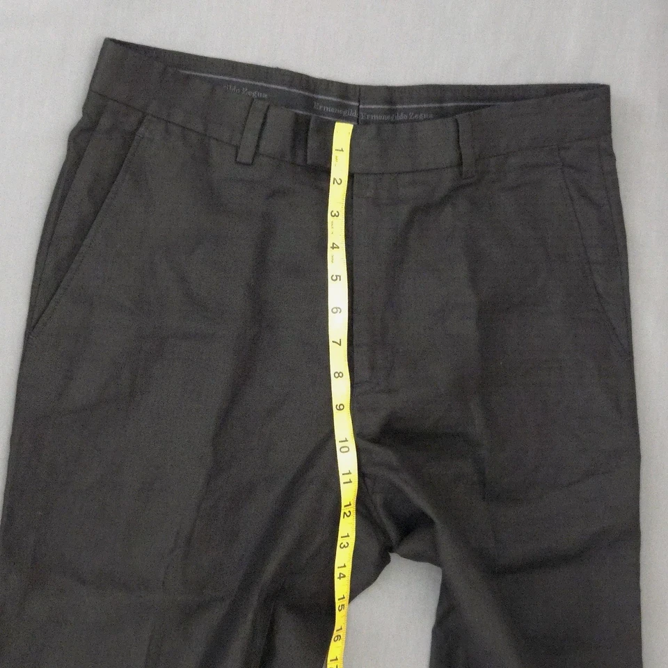 Calça masculina Ermenegildo Zegna 34x32 linho preto frente plana perna reta - Imagem 4 de 4