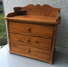 antike Wickelkommode aus Naturholz für große und kleine Puppenmütter