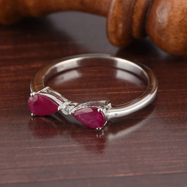 Gorgeous Bow Design With Simulated Pear Ruby & White Sapphire Women's Party Ring - Image 3 of 4
