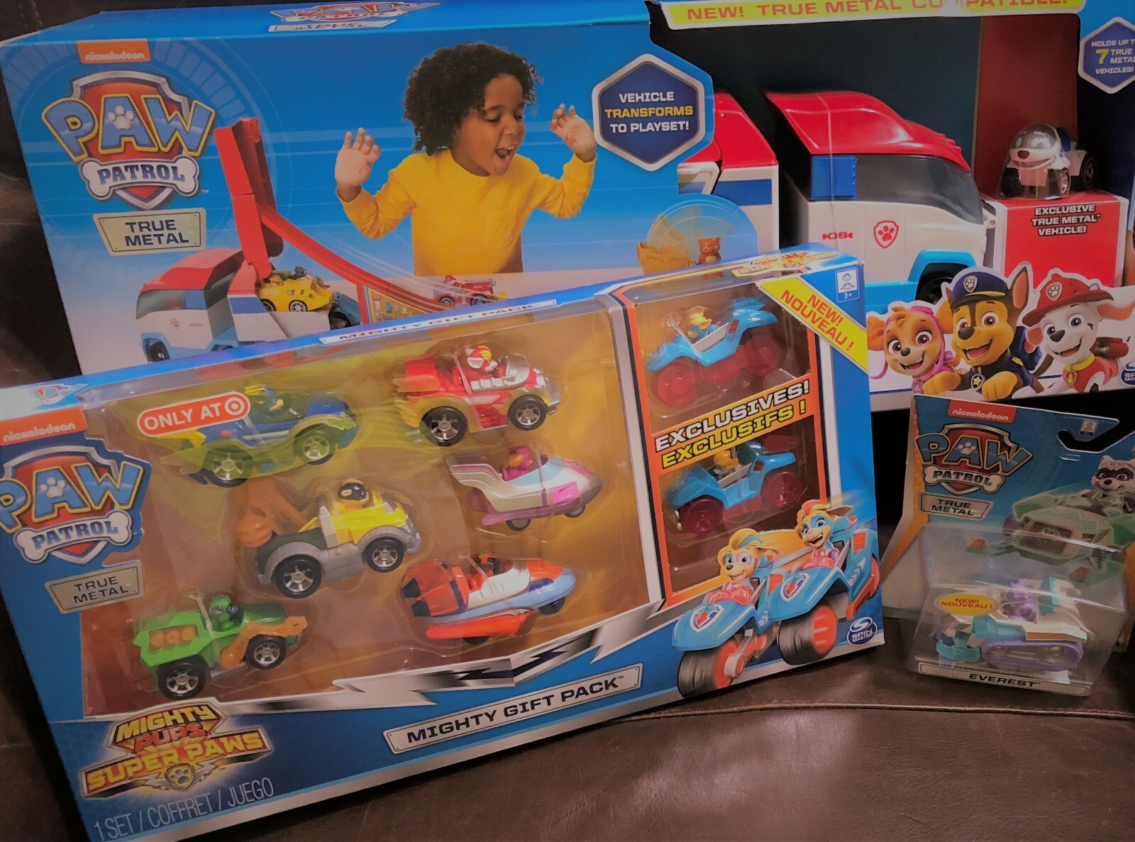 paw diecast launch & hauler