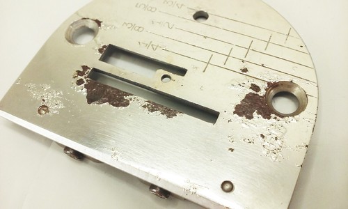 Vtg 1952 Singer featherweight 221 sewing machine Graduated Needle Plate 45921 - Picture 7 of 13