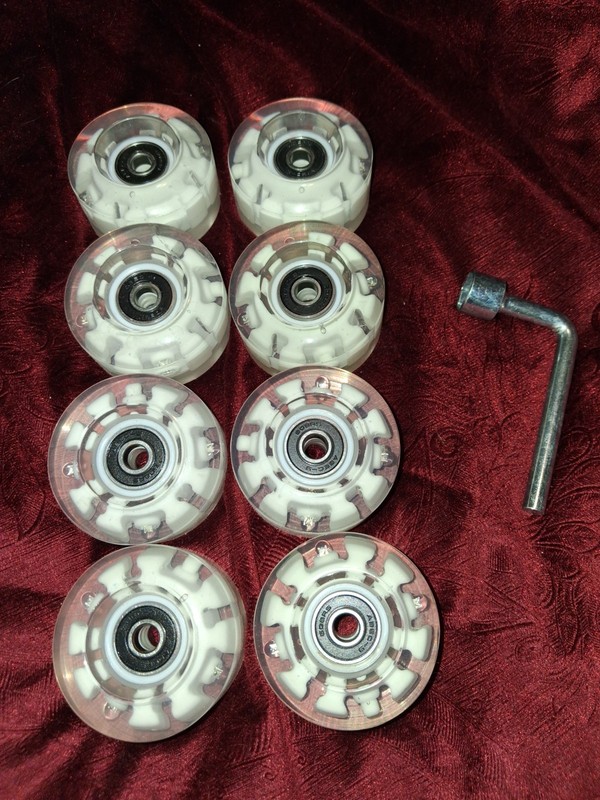 ​New 8-Pack LED Roller Skate Wheels Clear 58mm 82A with ABEC-9 Bearings & Tool
