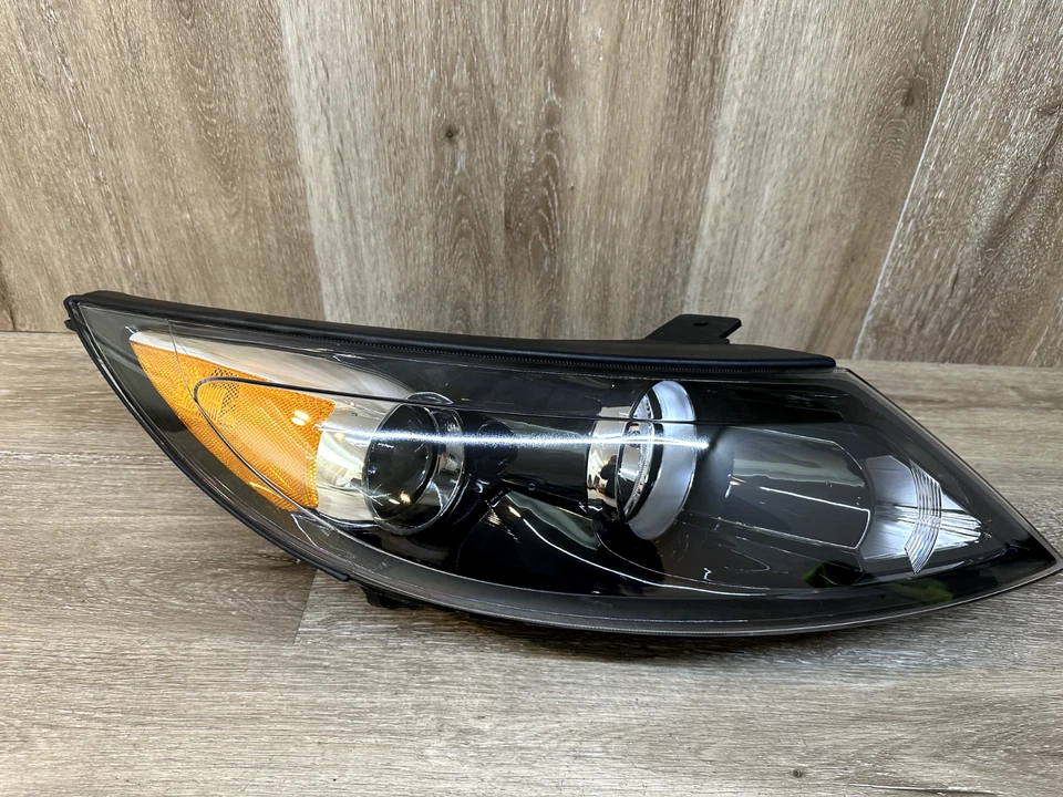 FARO KIA SPORTAGE 2010-2012 LADO DEL PASAJERO DERECHO OEM 92102-3WXXX Foto 2 de 4