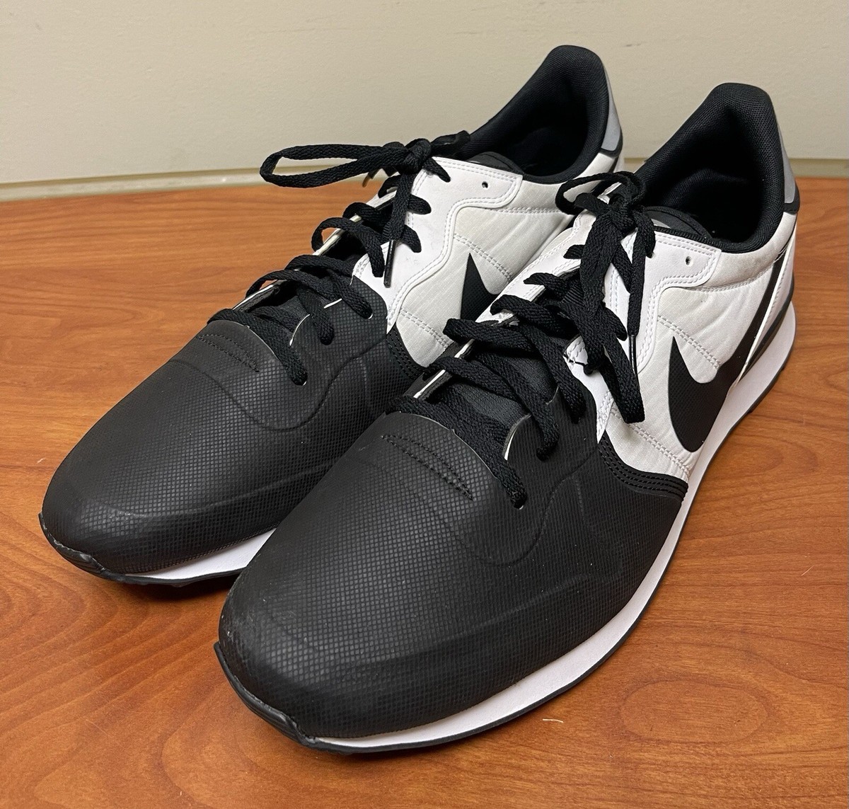 NIKE Internationalist PRM 2017 Black White 882018-002 Men's Size
