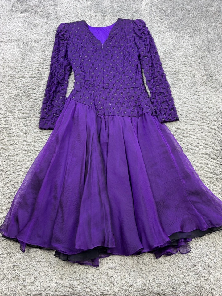 Vestido de noche Diane Dickinson para mujer 4 púrpura seda plisado con volantes caprichoso Foto 2 de 4