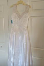 NEW Bonny Bridal A-LINE Wedding Dress - UNALTERED - V