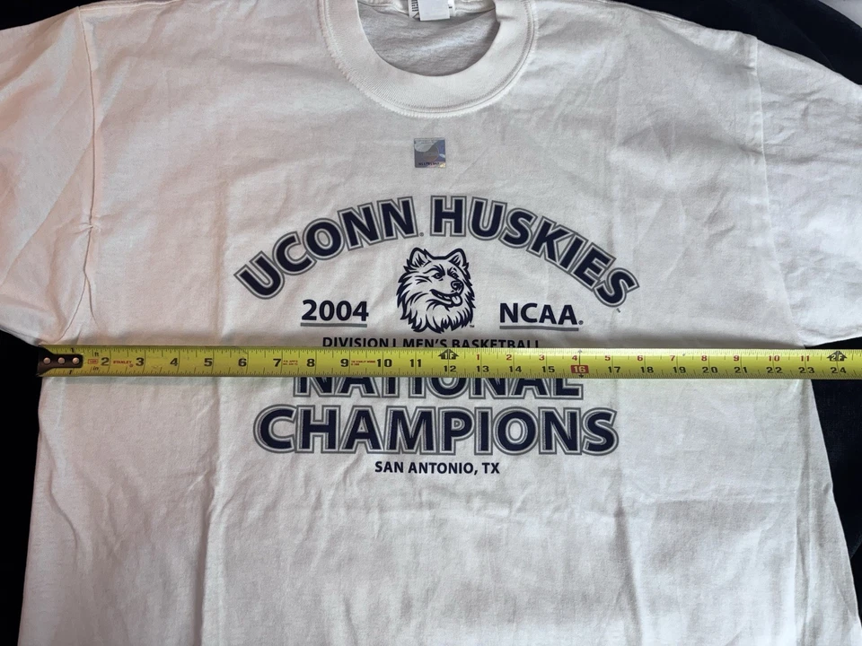 Vintage 2004 UCONN Connecticut Huskies NCAA Basketball Champions XL Shirt - Image 2 of 4