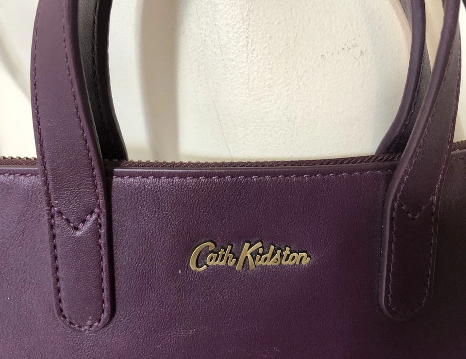 Bandolera Cath Kidston de cuero púrpura interior floral correa extraíble Foto 3 de 4