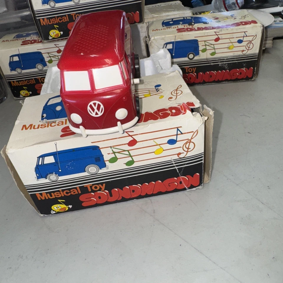 Vintage Tamco 1970s Red SOUNDWAGON VW Bus Record Player w/Box  - Image 2 of 4