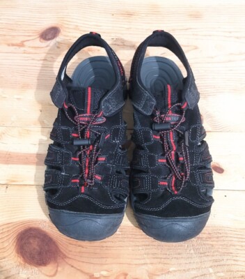 Swiss Tech Oberland Black and Red Men\'s Bumptoe Outdoor Hiking Shoe Swiss Tech Oberland Bumptoe Sandals Mens Size 7 Black Red  main image 3