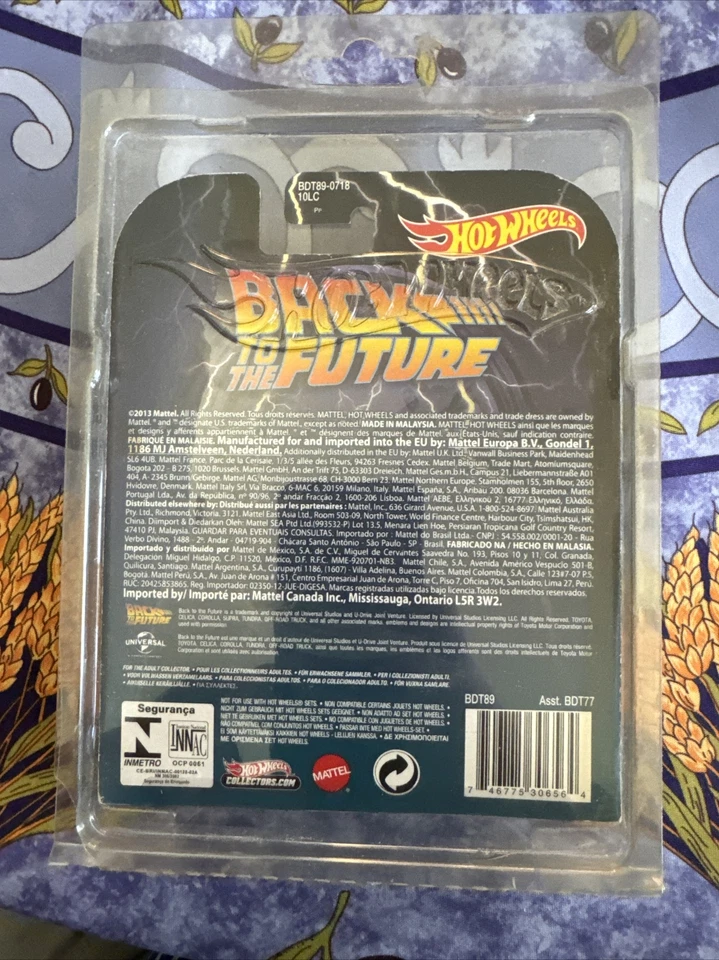 Camioneta Toyota Hot Wheels 2013 Retro Entertainment Regreso al Futuro 1987. Foto 4 de 4