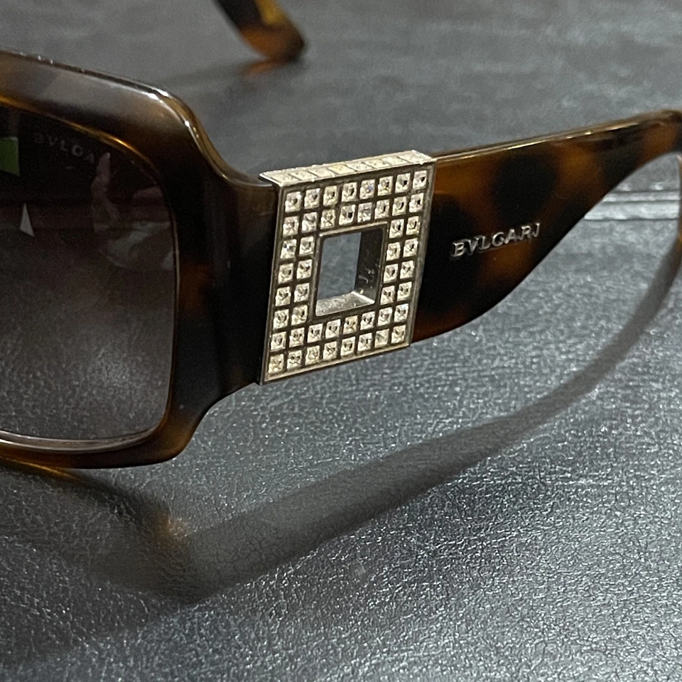 Bvlgari 8019b Sunglasses in color 54473 - Image 3 of 4