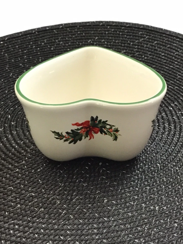 Pfaltzgraff Christmas Heritage Pattern Heart Shaped Custard Cup Dish RETIRED - Image 4 of 4