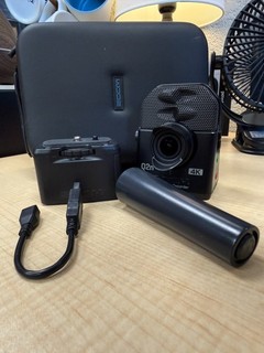 Zoom q2n 4k handy video recorder with case and accessories