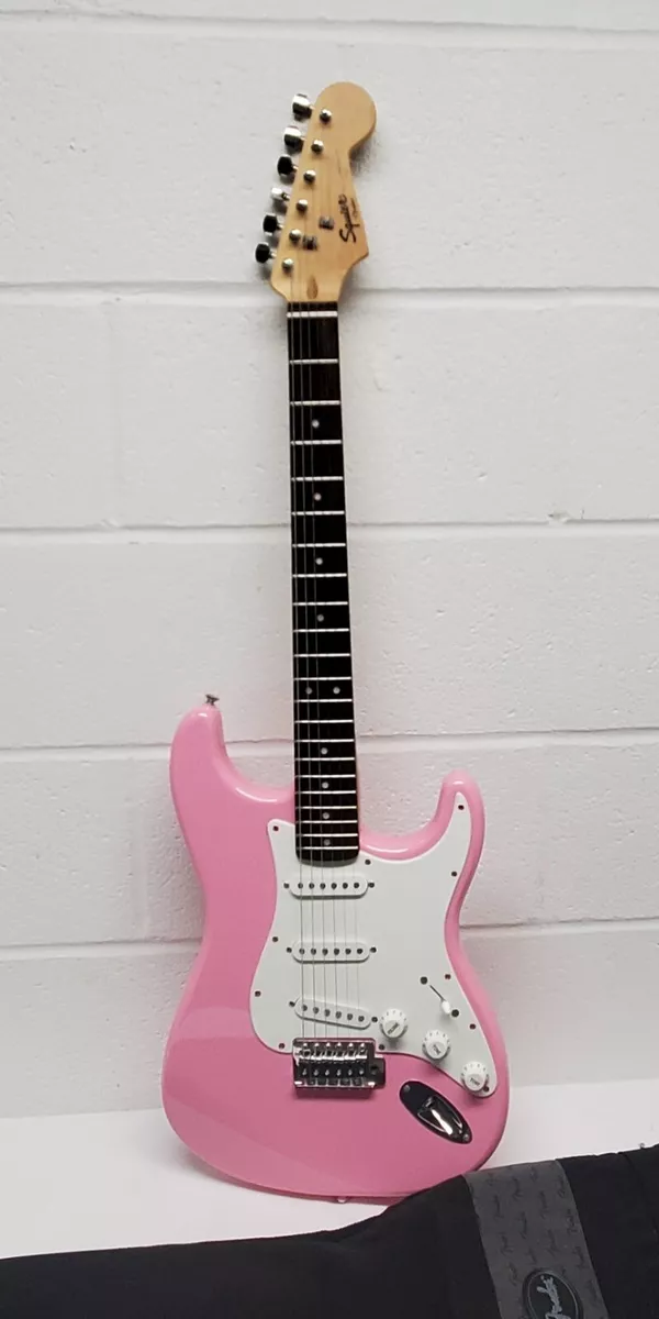 Fender Squire Bullet Stratocaster Vintage Pink w Fender Case Soft