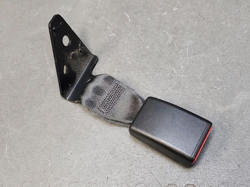 Attache ceinture sécurité arrière gauche simple - Peugeot 208 I jusqu'à 2019 - Photo 3/3