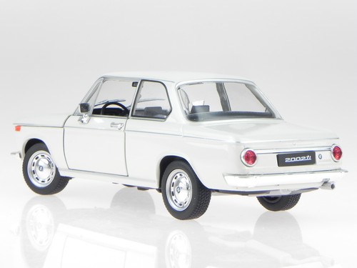 BMW e10 2002 Ti blanco coche en miniatura 24053 Welly 1:24 - Imagen 5 de 7