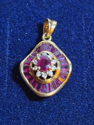 Anhänger 750 Gold nat. Rubine Diamanten