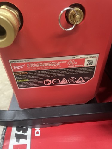 Milwaukee M18 Fuel 2840-20 Electric Air Compressor - Red (Tool-Only) - Picture 7 of 8