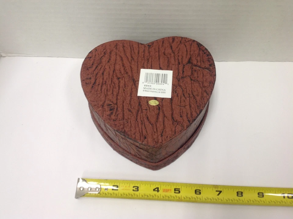 Valentine Ward Nesting Boxes W/Tops - Set Of 3 Red Gold Green Heart Shaped New. - Image 4 of 4