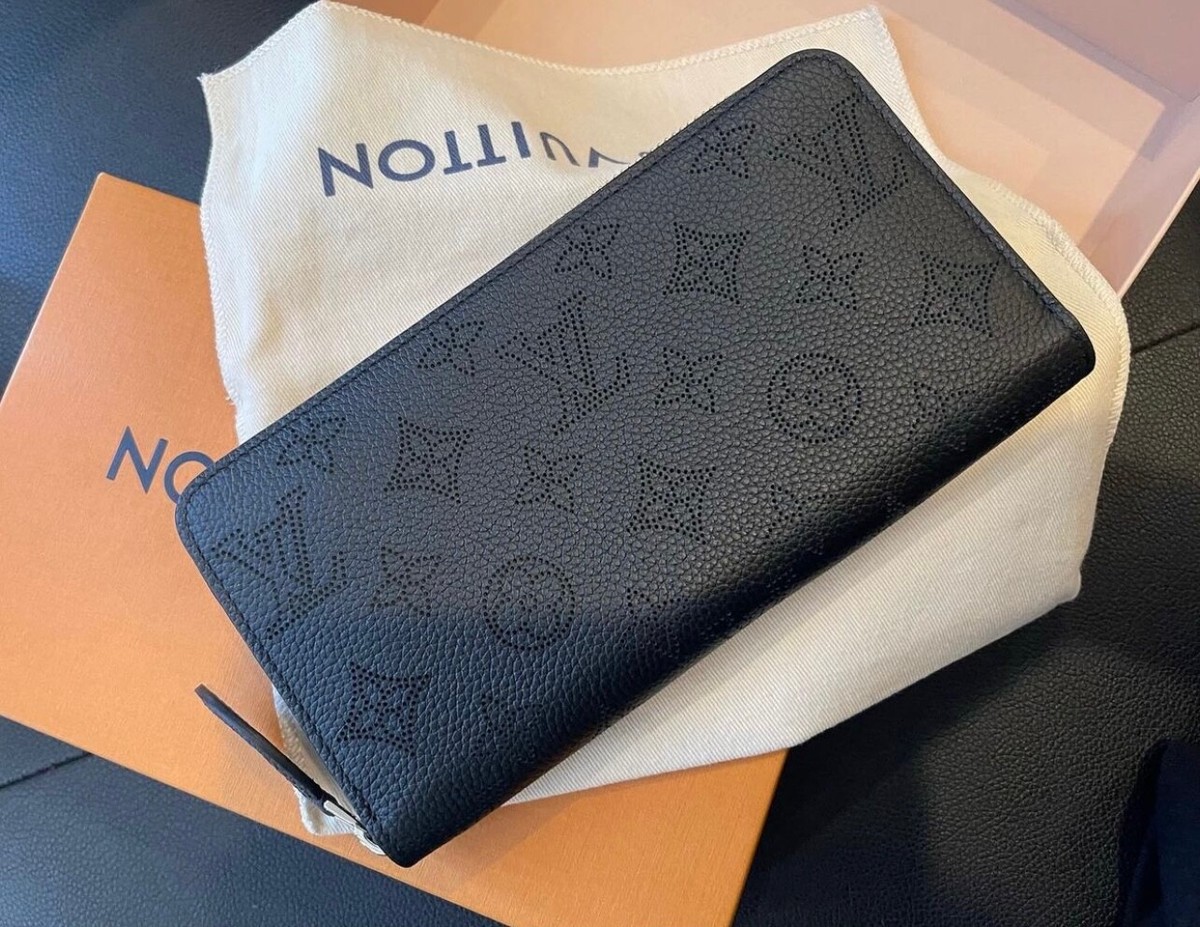 入手困難♪【Louis Vuitton】Zippy Wallet 長財布Monogram Black Authentic Louis Vuitton Monogram Black Mahina Leather Zippy
