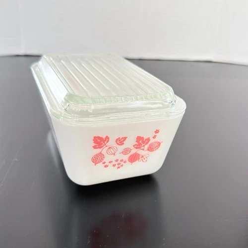 Pyrex Pink Gooseberry Medium Fridgie 502 with Lid 502C Lid has Chip