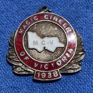 1938 AUST MAGIC CIRCLE of VICTORIA Enamel Badge 27mm across by AMOR.