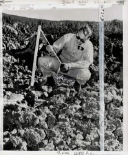 1964 Press Photo Lava rock radiant temperature check at McKenzie Pass test site