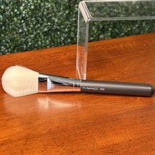 MAC 135S Cepillo Plano Grande en Polvo Unisex Negro Herramienta de Maquillaje Sintético