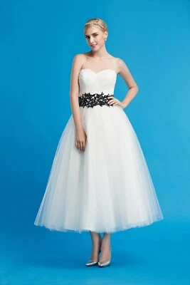 HBH Brautmode 7/8 trägerlos Brautkleid  mit schwarzer Spitze und Strasssteinen - Bild 1 von 4