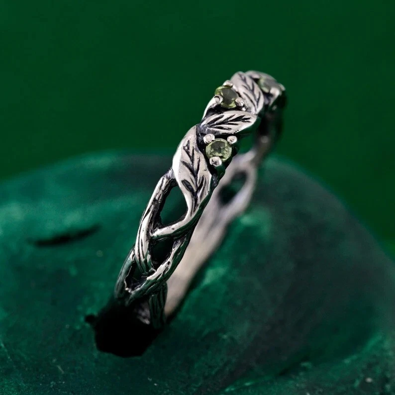 Anillo de hadas del bosque de plata vintage - anillo caprichoso diseño de hoja de vid y sauce. Foto 3 de 4