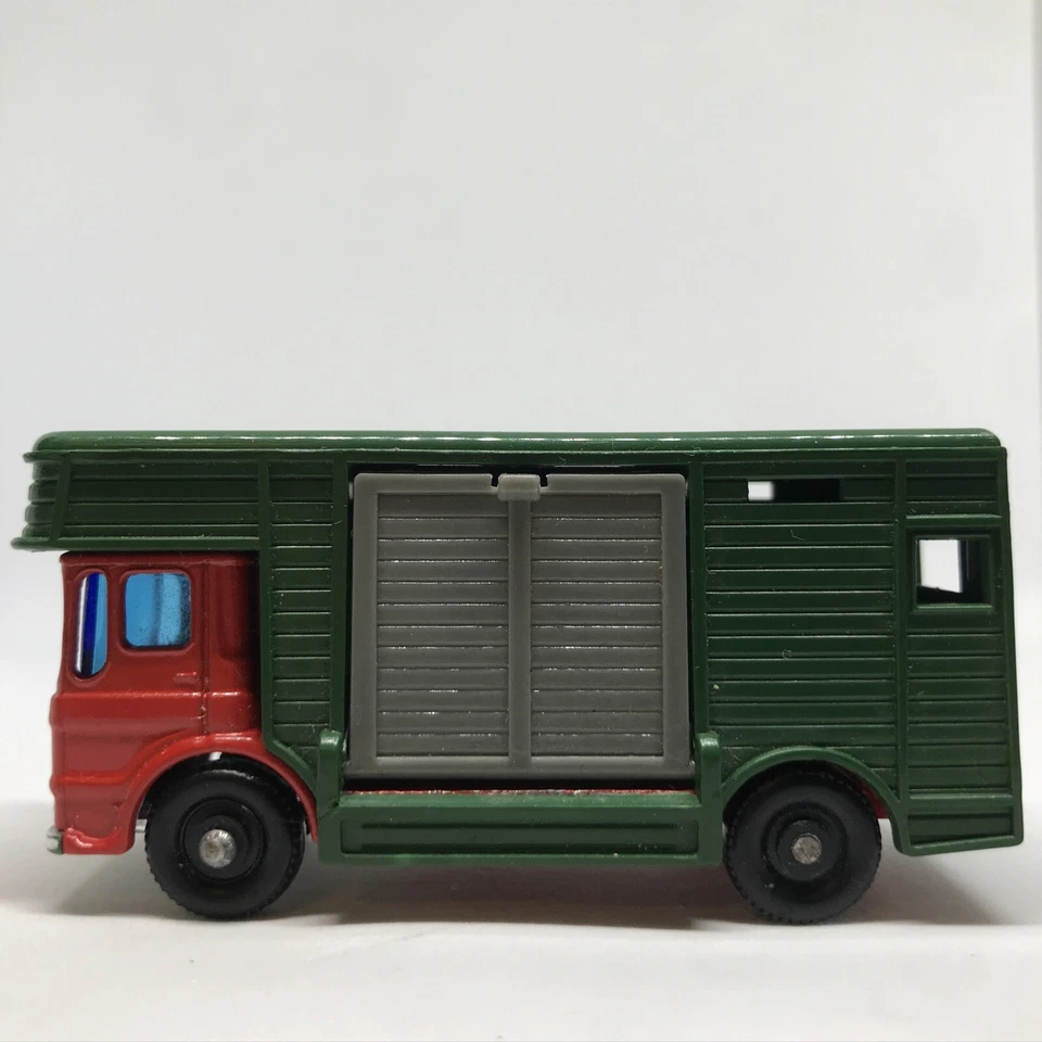 Lesney Matchbox No. 17 Horse Box Ergomatic Cab 1969 Red - Made In England W/Box - Image 2 of 4
