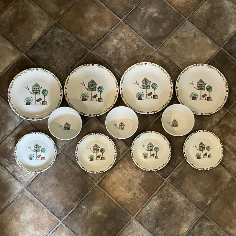 Nice Thomson Pottery Birdhouse China Dinner Set: Dinner/Salad Plates & Bowl Set.