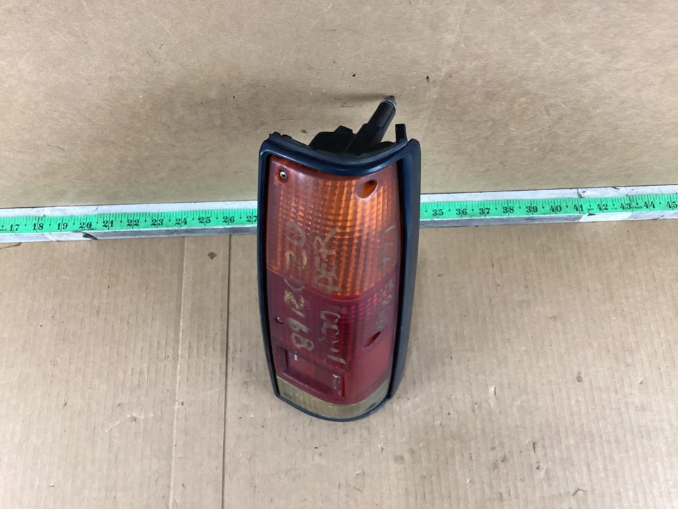 Conjunto de lanterna traseira traseira direita do passageiro Isuzu Trooper 1987-1991 - Imagem 2 de 4