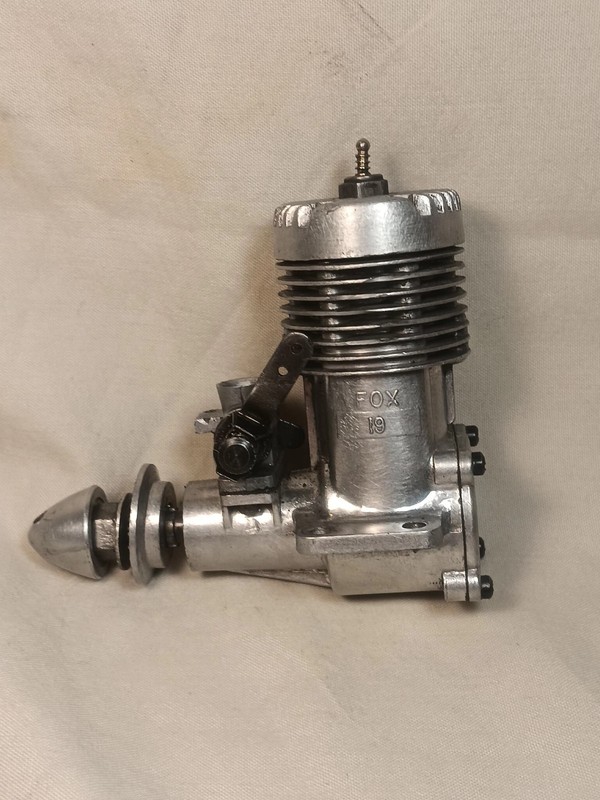Vintage Fox 19 R/C Nitro Plane Engine Made In USA Has Comp And Spinner