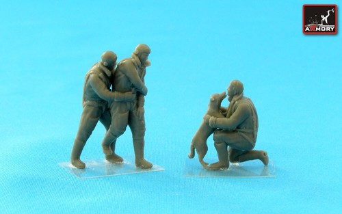 Armory Models AR F7224b Scale Friends 1:72 RAF WWII crewmen high altitude outfit - Picture 4 of 24