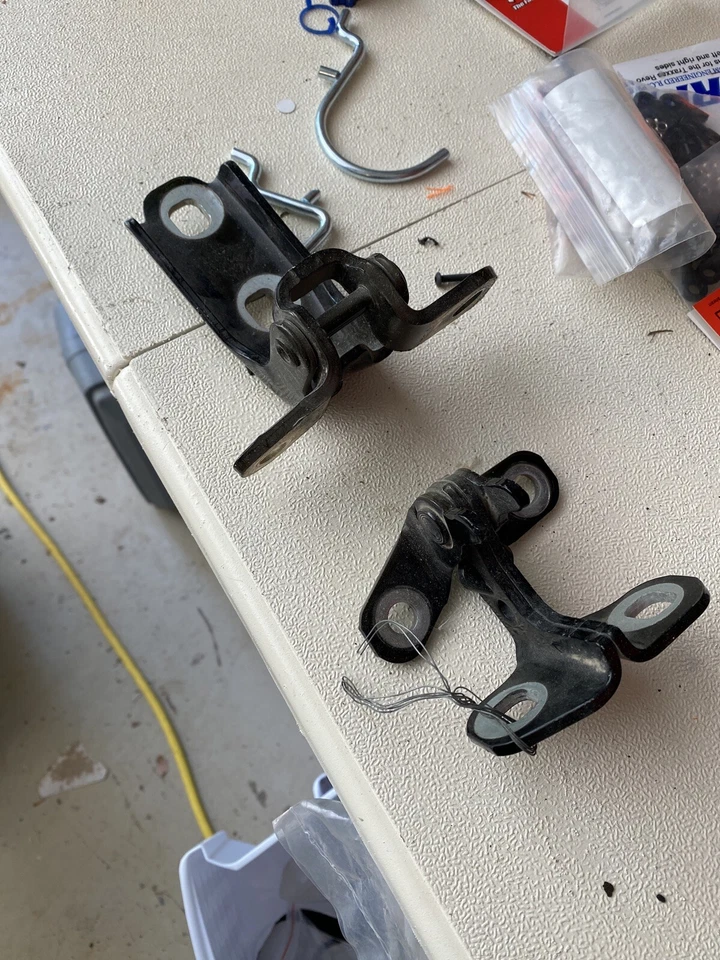 Bisagras de bloqueo de puerta lateral del conductor trasero GM 16-20 Chevrolet Malibu Volt Foto 2 de 4