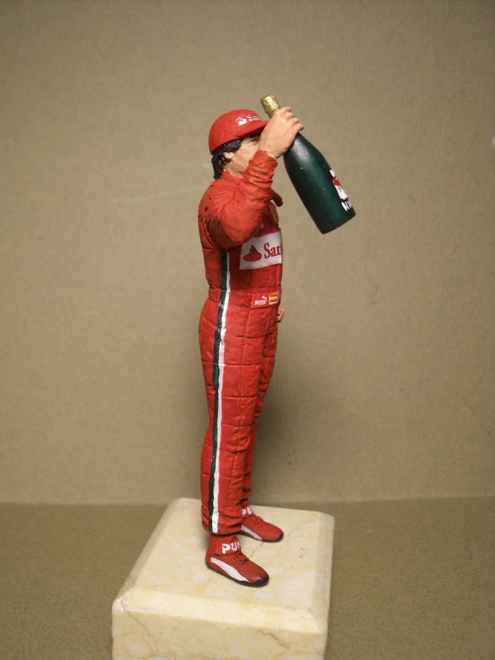 1/18 FIGURE  FERNANDO ALONSO  VROOM PAINTED  FOR  ELITE HOT WHEELS  MINICHAMPS - Image 2 of 4