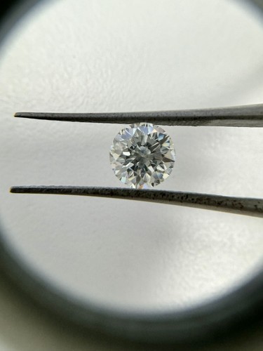 1.07 carat Natural Diamond | GIA certified | Shape - Round | Color- F | SI1 - Picture 4 of 8