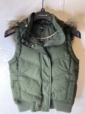 Gap Women's Down Vest XS Green 3 Pockets Full Zip Snaps Hooded Lined Insulated