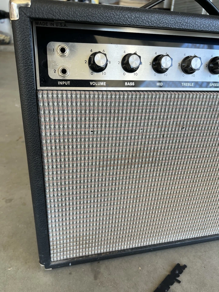 Combo amplificador de guitarra vintage Rickenbacker TR25 1x12 Foto 4 de 4