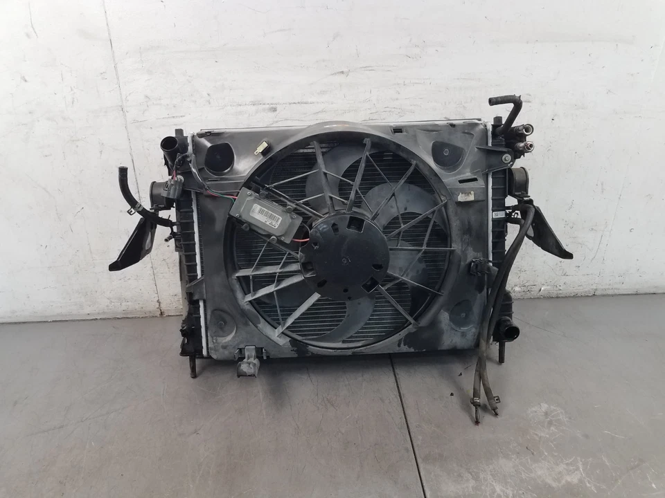 2003 03 04 Mercury Marauder Radiator / Fan / Condenser Assembly #7132 K6 - Image 3 of 4