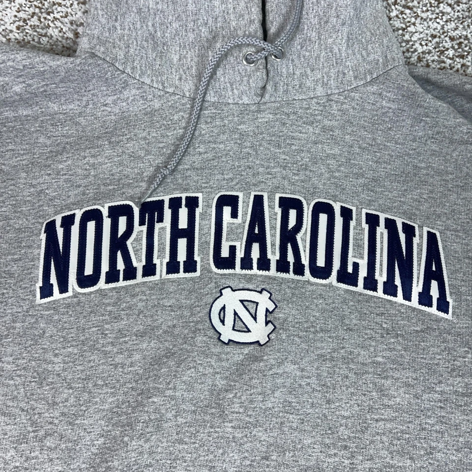 Carolina del Norte Tacones Alquitranados Sudadera con Capucha Para Hombres Grande Gris NCAA Campeón de Baloncesto UNC Foto 2 de 4