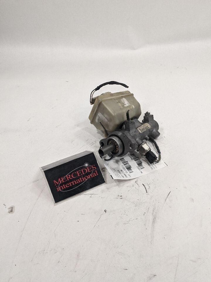 2003 MercedesBenz ML350 Brake Master Cylinder w/o Booster