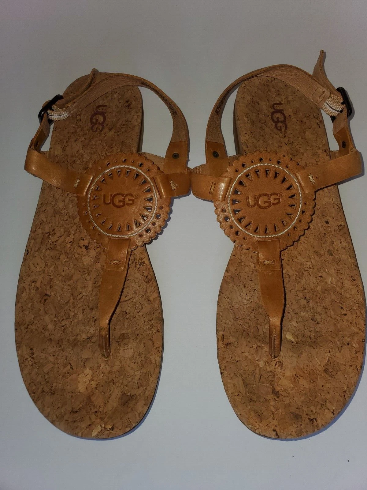 Sandali Ugg donna marroni Ayden II in sughero con medaglione sole taglia 10