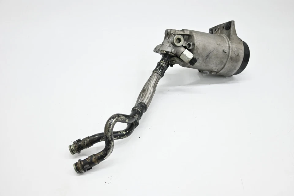 ⭐ Carcasa de filtro de aceite de motor BMW E39 E38 E53 con líneas de conexión de enfriador OEM Foto 3 de 4