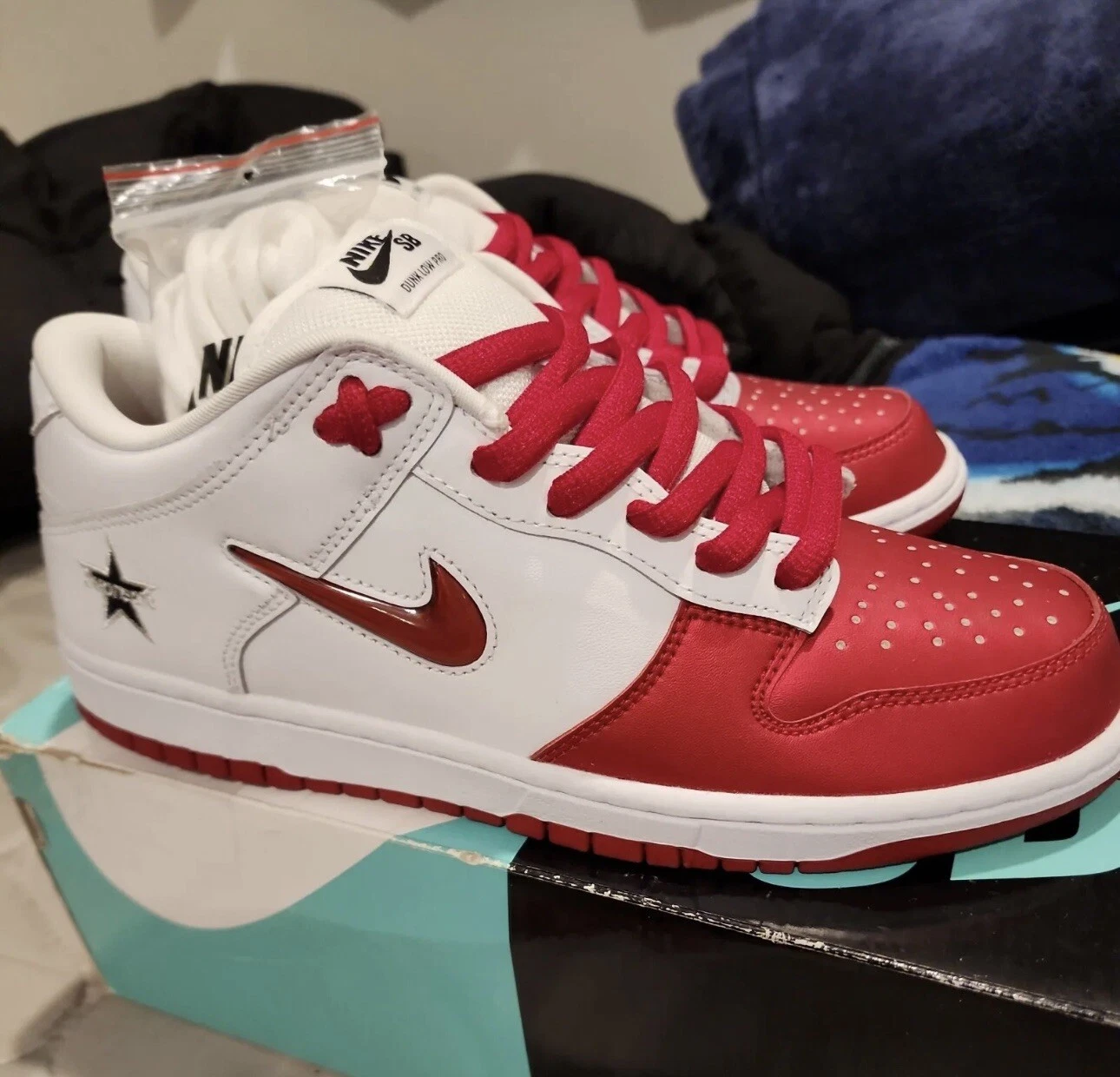 Taille 8,5   Nike SB Dunk Low x Supreme Varsity Rouge 2019