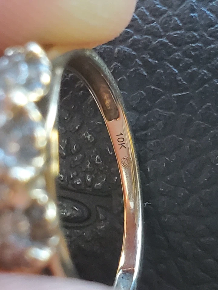 Alianza de boda "Past Present Future" 10k con juegos de diamantes. De Zales Foto 3 de 4