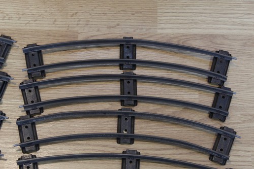 Hornby O Gauge Tinplate 2 Rail Clockwork 2ft Curve Track, Un-banked Sleeper x 12 - Picture 3 of 5