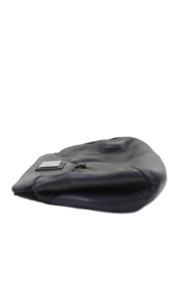 Cartera billetera de cuero texturizado con cierre magnético negra talla S Cole Haan para mujer Foto 2 de 4